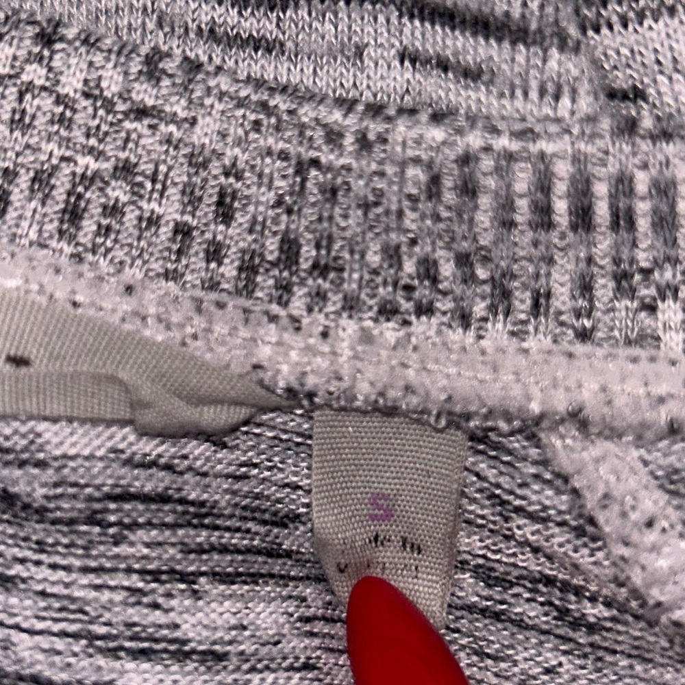 Athleta Blissful Shark Bite Crewneck Sweatshirt Size Small View 6